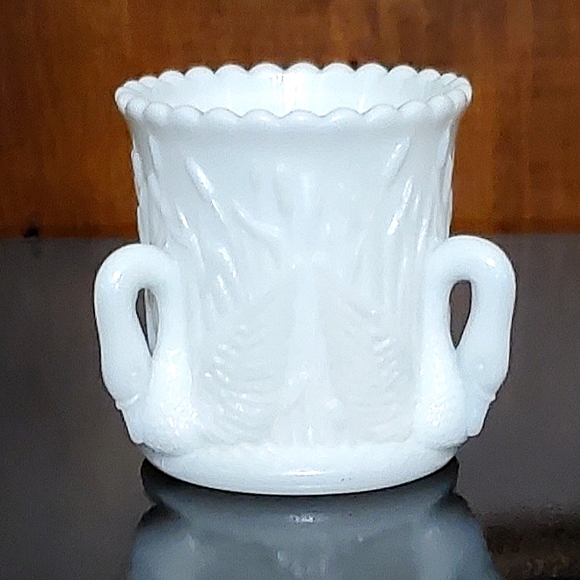 Vntg "Swan" Milk Glass Toothpick Holder by Westmoreland - Picture 4 of 14